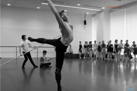 抖音上的舞蹈哪里学的？揭秘抖音热门舞蹈背后的学习渠道