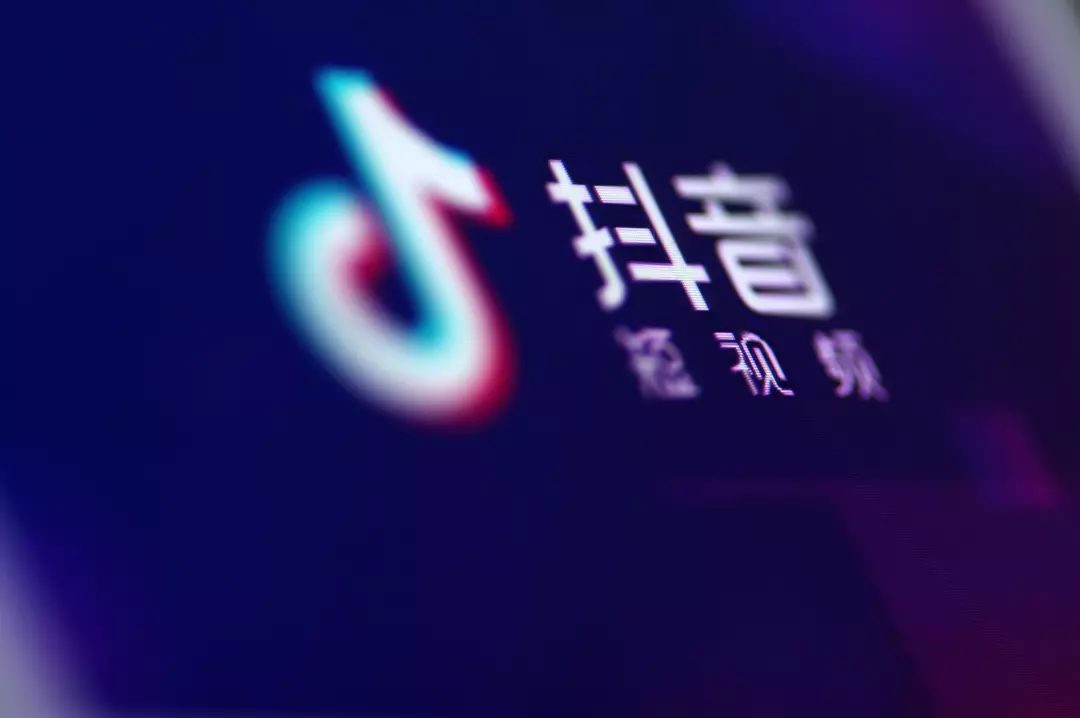 抖音大脸特效在哪里？让你轻松打造搞怪大片！