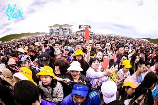 抖音红草在哪里?探索神秘草原的绝美风光!