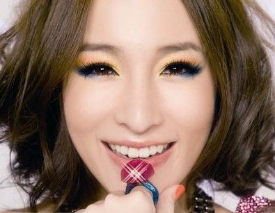 抖音眼妆大揭秘：教你如何打造迷人电眼