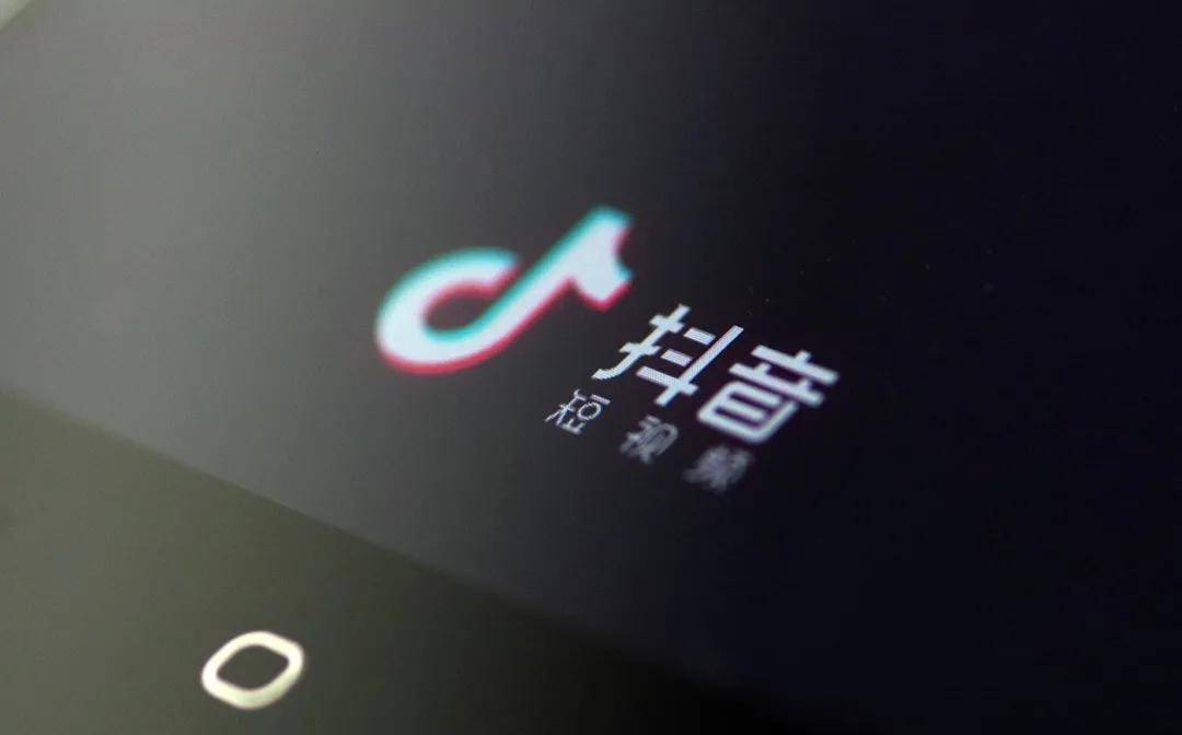 抖音粉丝破万就能躺赚？揭秘流量变现的「隐藏公式」